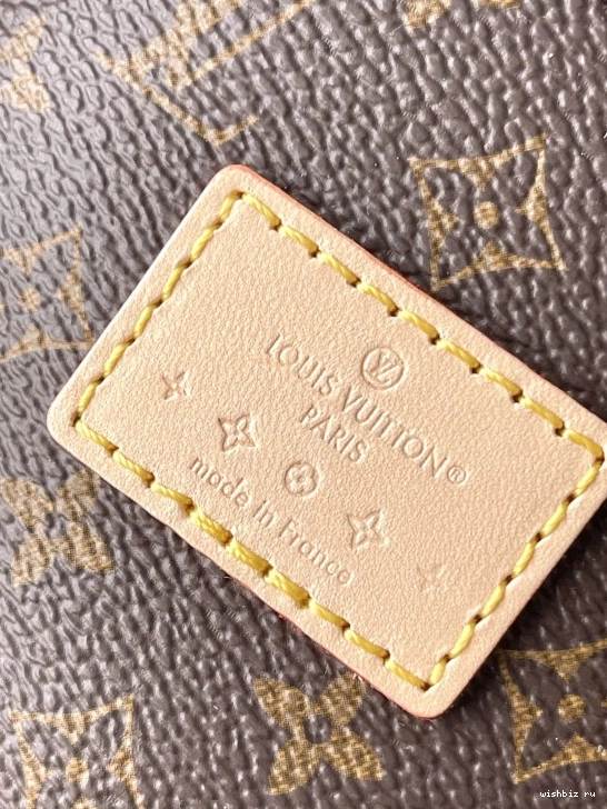 WIS Croissant LOUIS PM VUITTON 0303